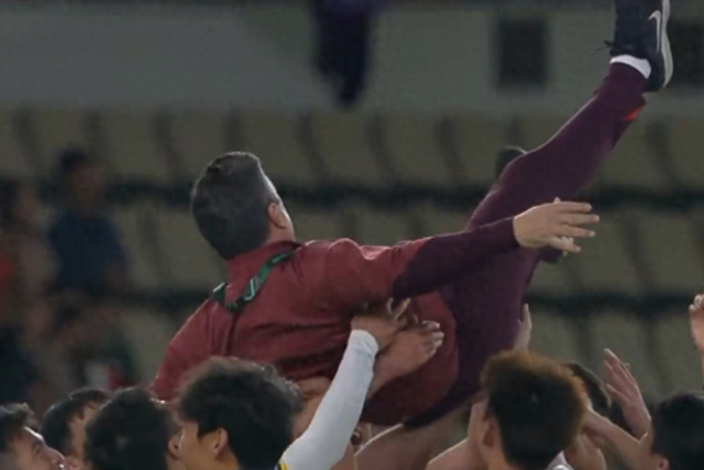 PP电子(中国)-安东尼奥被高高抛起！率队创造奇迹，媒体人热议：进决赛满分操作|U23|越南|王钰栋|U23亚洲杯|拜合拉木_新浪体育_新浪新闻